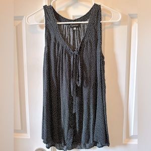Black & white polka dot sleeveless blouse. Size M